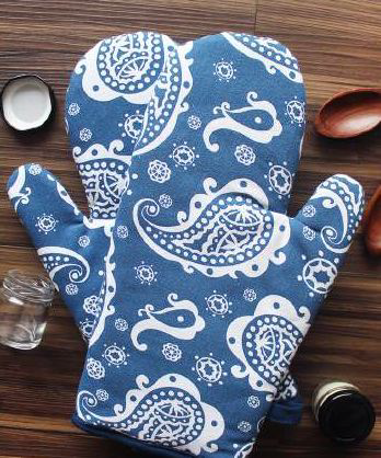 Blue Paisley Oven Mitt - Quilted Cotton Kitchen Glove