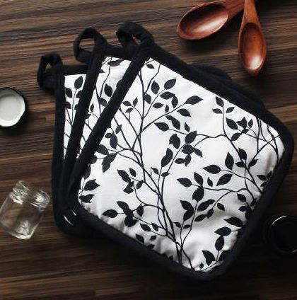 Black Vine Leaf Pot Holders - Printed Quilted Kitchen Holders