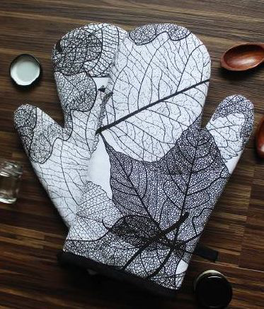 Black Skeleton Leaf Oven Mitt - Botanical Print Kitchen Glove